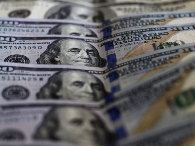 Alcanza nuevo récord: Dólar se ubica sobre los $915 y cierra histórica semana marcada por explosivas alzas